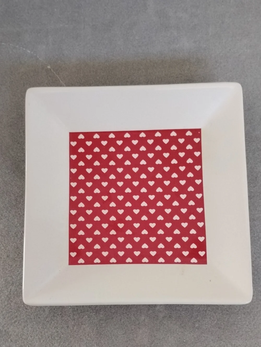 D- NWOT Square White Ceramic Plate with Red Heart Pattern